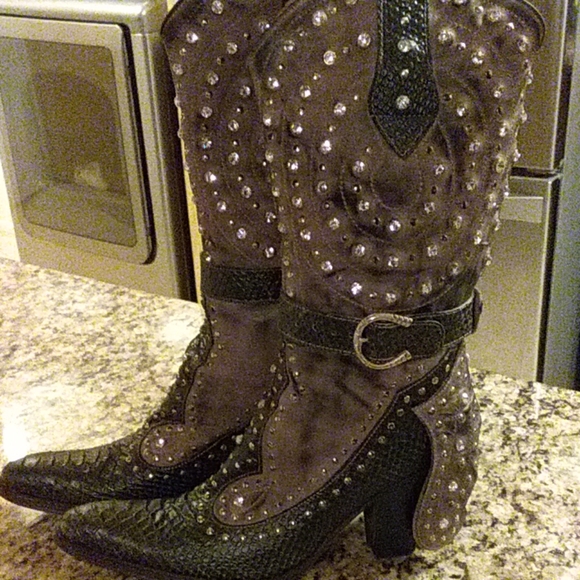 Boot - Picture 3 of 3